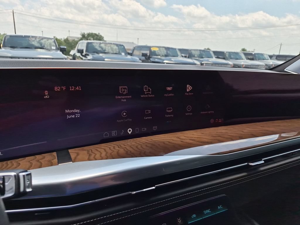 Used 2025 Cadillac Escalade ESV Sport Platinum w/ LPO, ONYX Package AWD/4WD image 28
