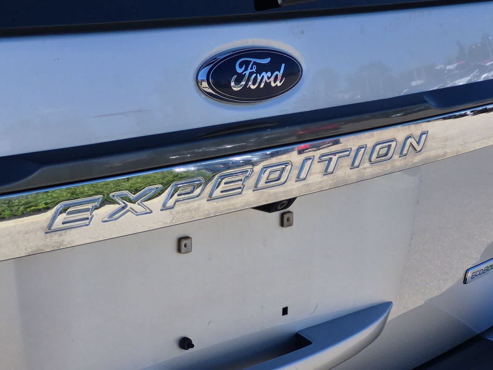 Used 2017 Ford Expedition Limited w/ Limited Appearance Package AWD/4WD image 13