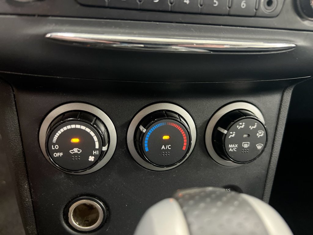 Used 2013 Nissan Rogue SV AWD/4WD image 16