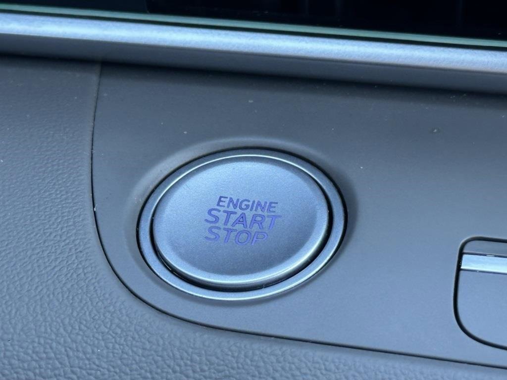 Used 2024 Hyundai Elantra SEL image 12