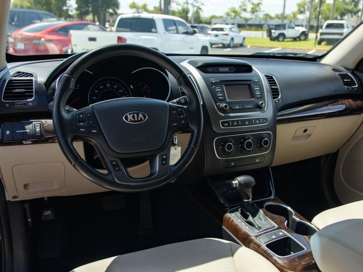 Used 2014 Kia Sorento LX FWD image 16