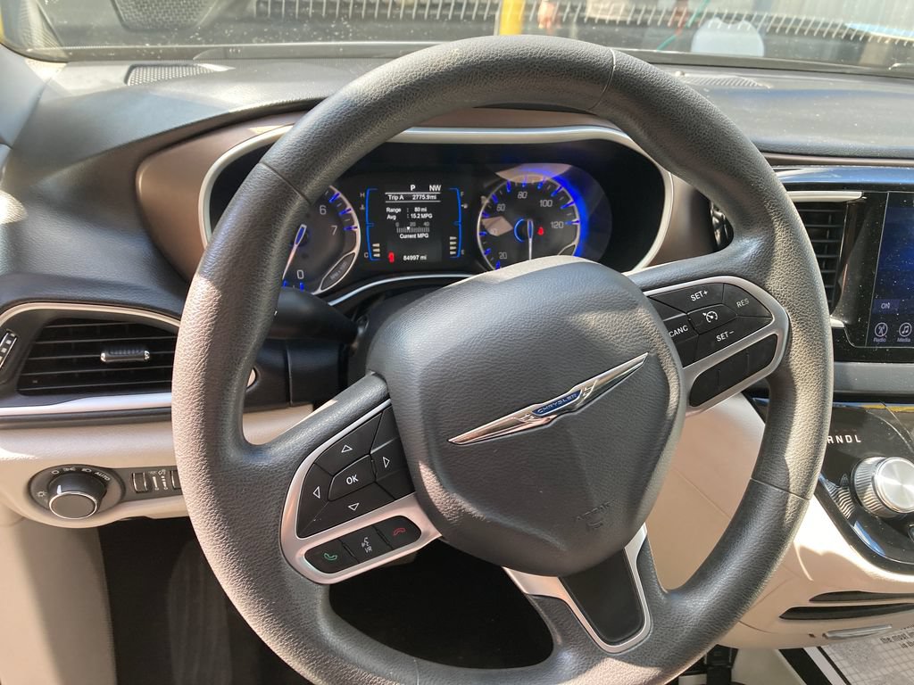 Used 2017 Chrysler Pacifica Touring FWD image 20