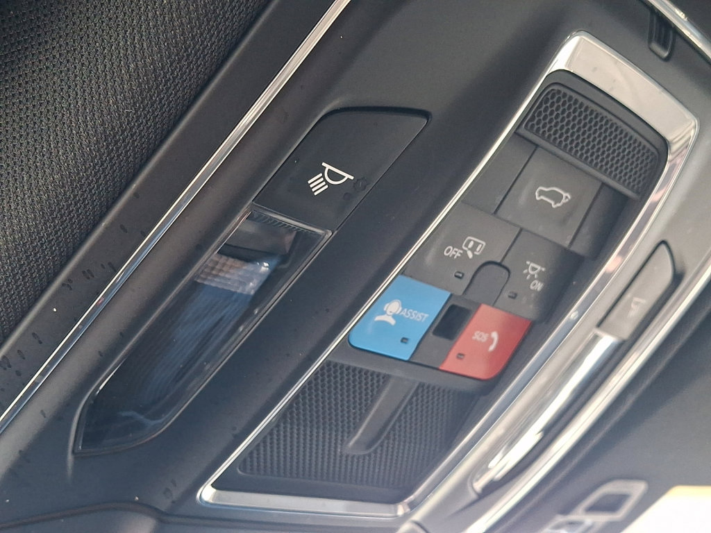 Used 2025 Jeep Grand Cherokee Altitude image 32