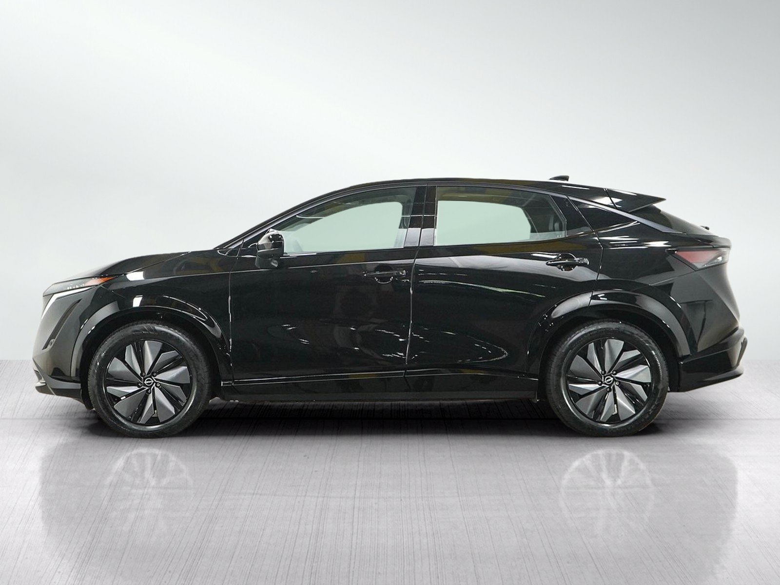 Used 2024 Nissan Ariya AWD image 2