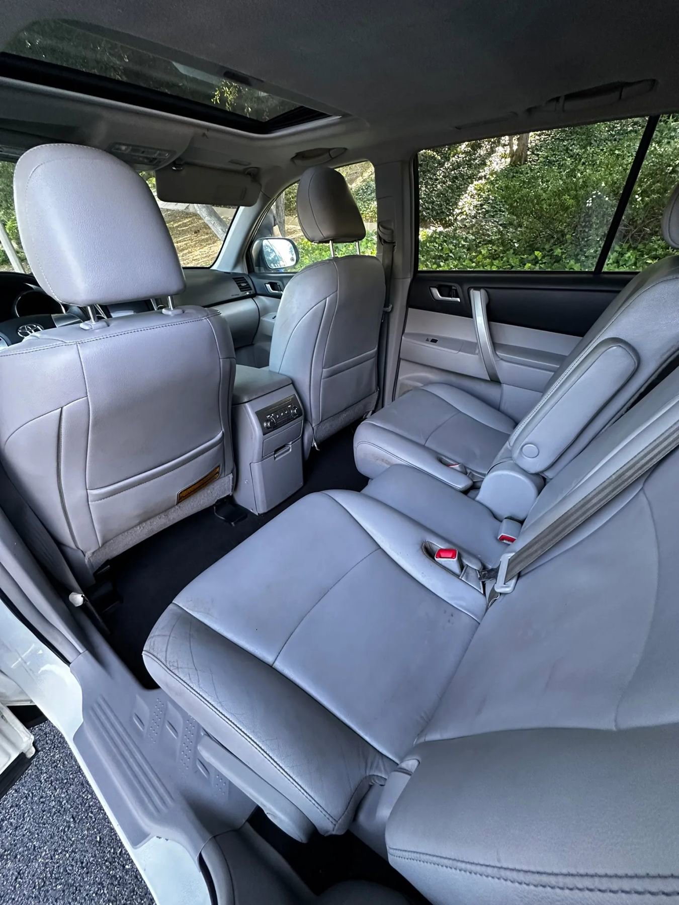Used 2013 Toyota Highlander SE FWD image 19