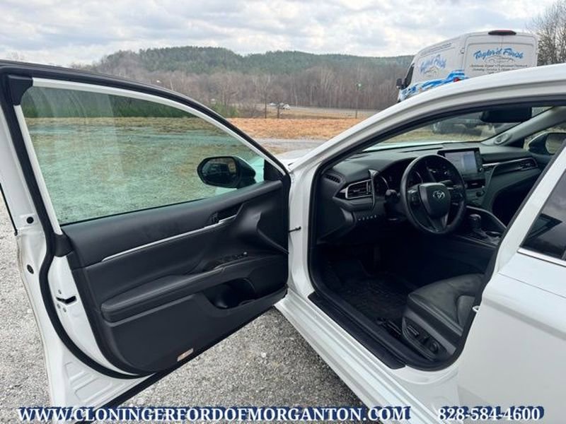 Used 2021 Toyota Camry XSE w/ Navigation Package image 16