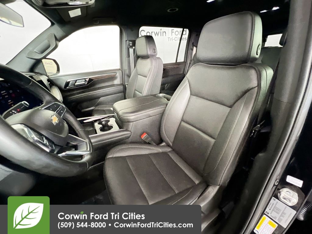 Used 2025 Chevrolet Suburban LT image 27