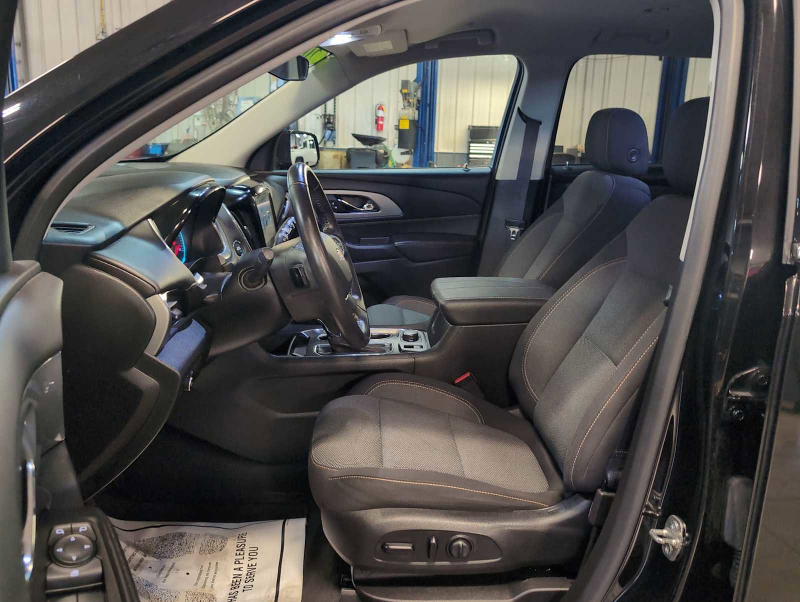 Used 2020 Chevrolet Traverse LT image 18