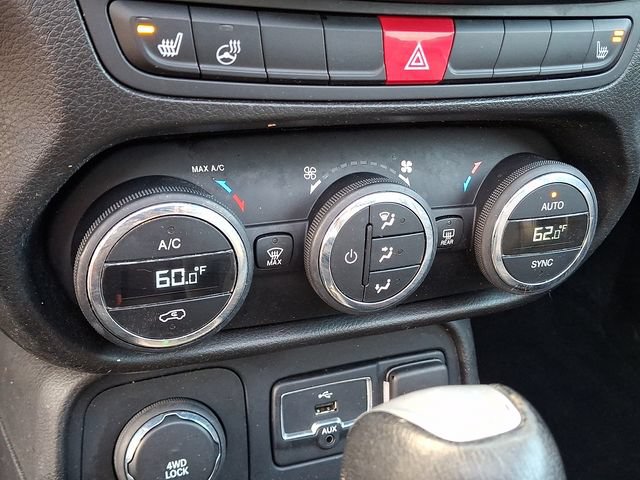 Used 2016 Jeep Renegade Limited AWD/4WD image 17