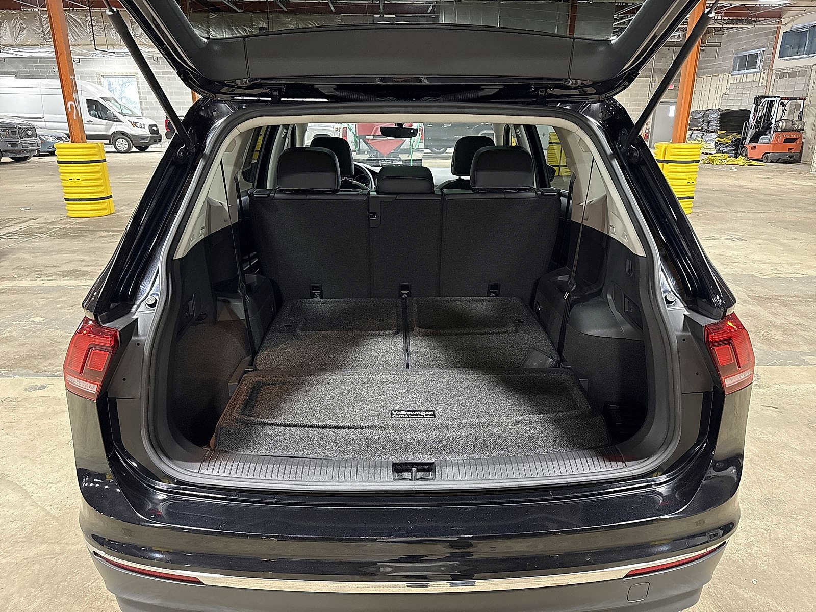 Used 2021 Volkswagen Tiguan SE w/ Panoramic Sunroof Package image 11