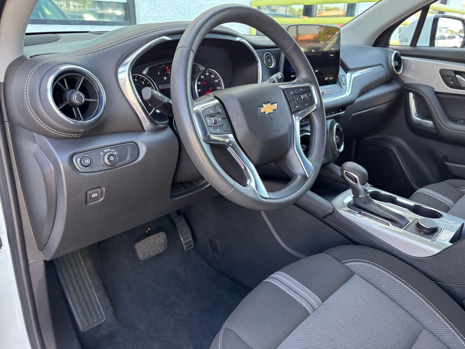 Used 2025 Chevrolet Blazer LT FWD image 35