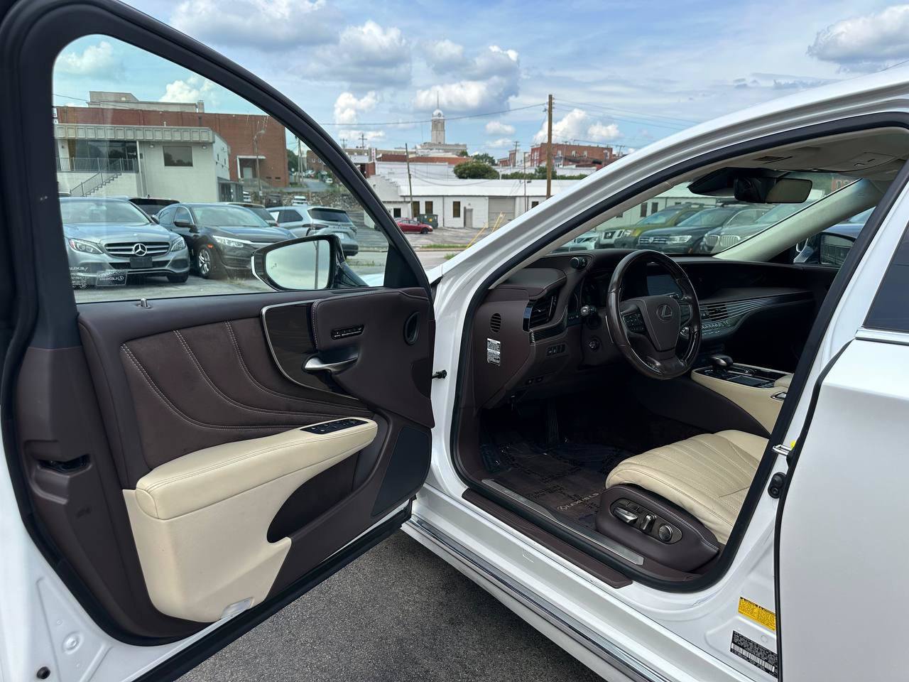 Used 2018 Lexus LS 500h AWD w/ Luxury Package image 13