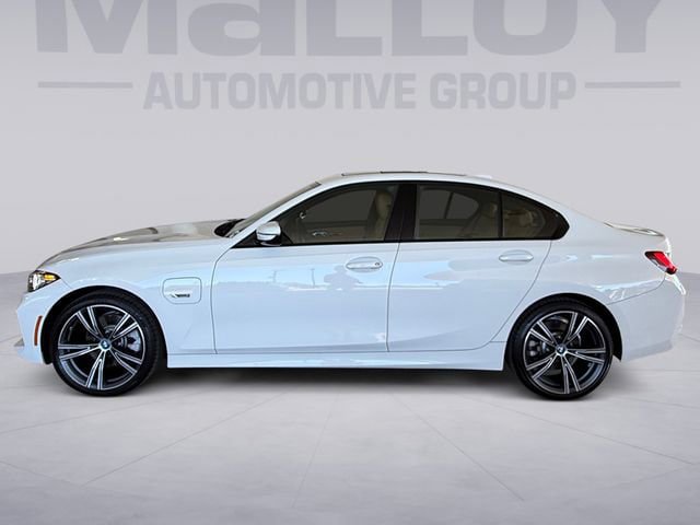 Used 2023 BMW 330e xDrive w/ Driving Assistance Package AWD/4WD image 2