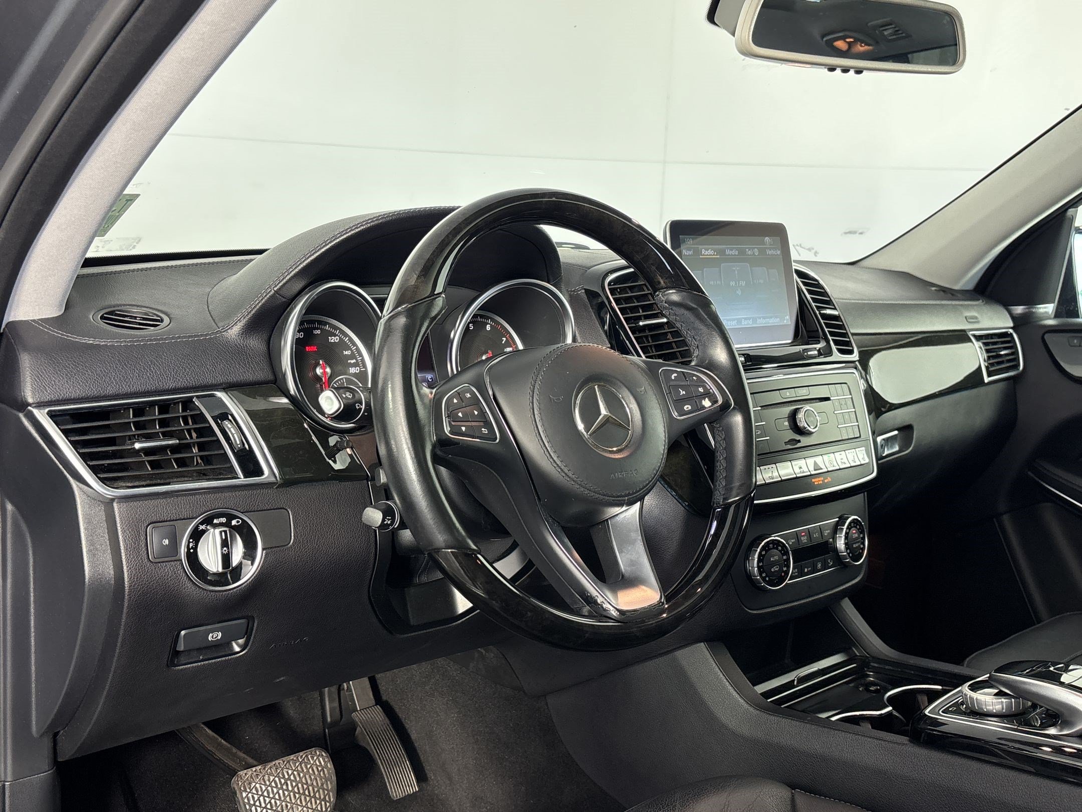 Used 2018 Mercedes-Benz GLS 550 4MATIC image 4