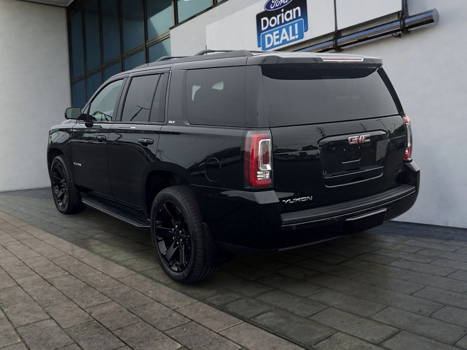 Used 2019 GMC Yukon SLT w/ Graphite Performance Edition AWD/4WD image 5