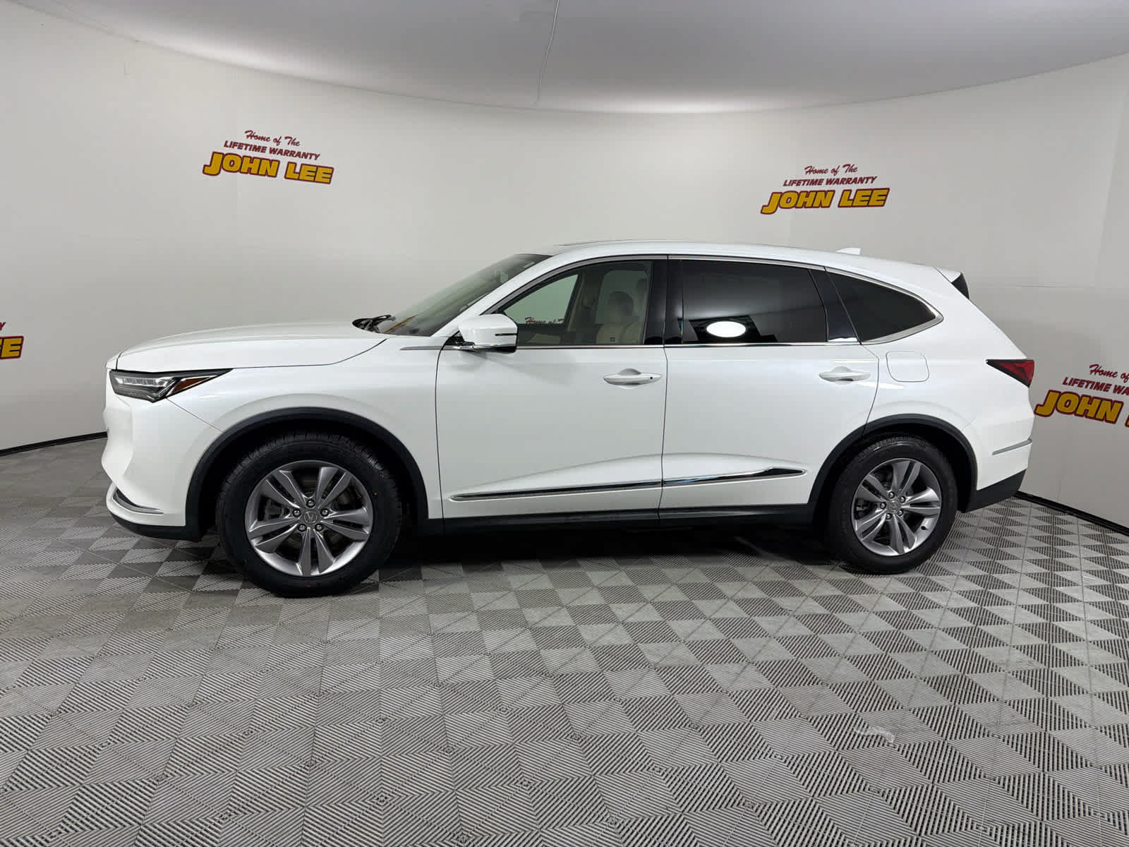 Used 2022 Acura MDX FWD image 2