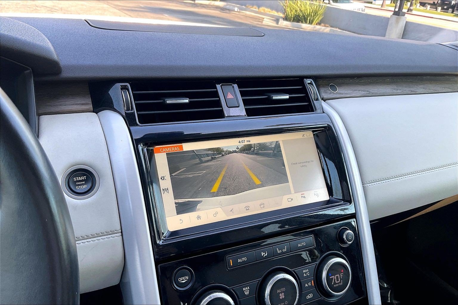 Used 2019 Land Rover Discovery HSE AWD/4WD image 28