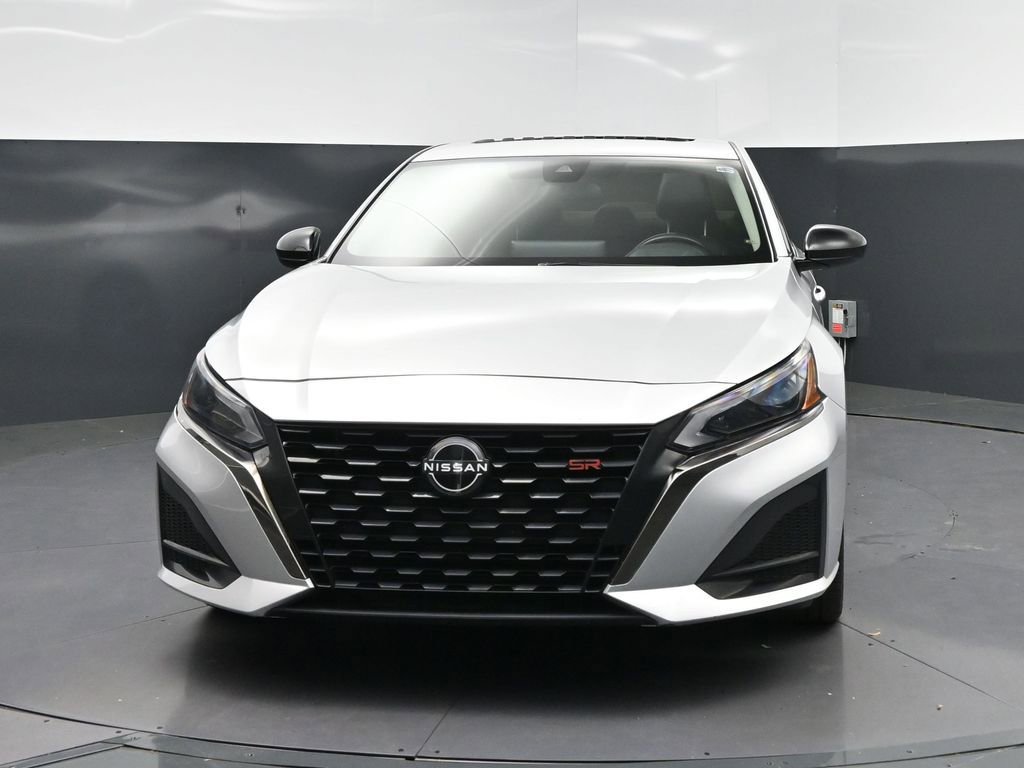 Used 2024 Nissan Altima 2.5 SR w/ SR Premium Package image 10