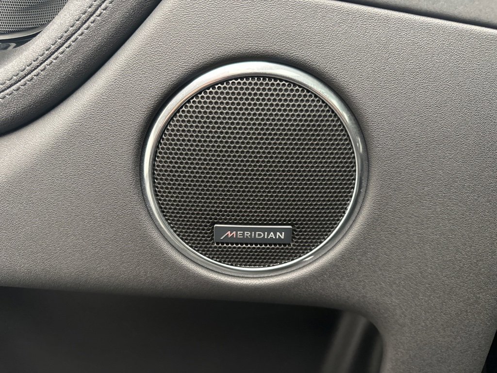 Used 2025 Land Rover Discovery Sport S image 18