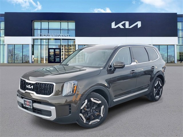 Used 2024 Kia Telluride EX w/ EX Captain's Chair Package image 1