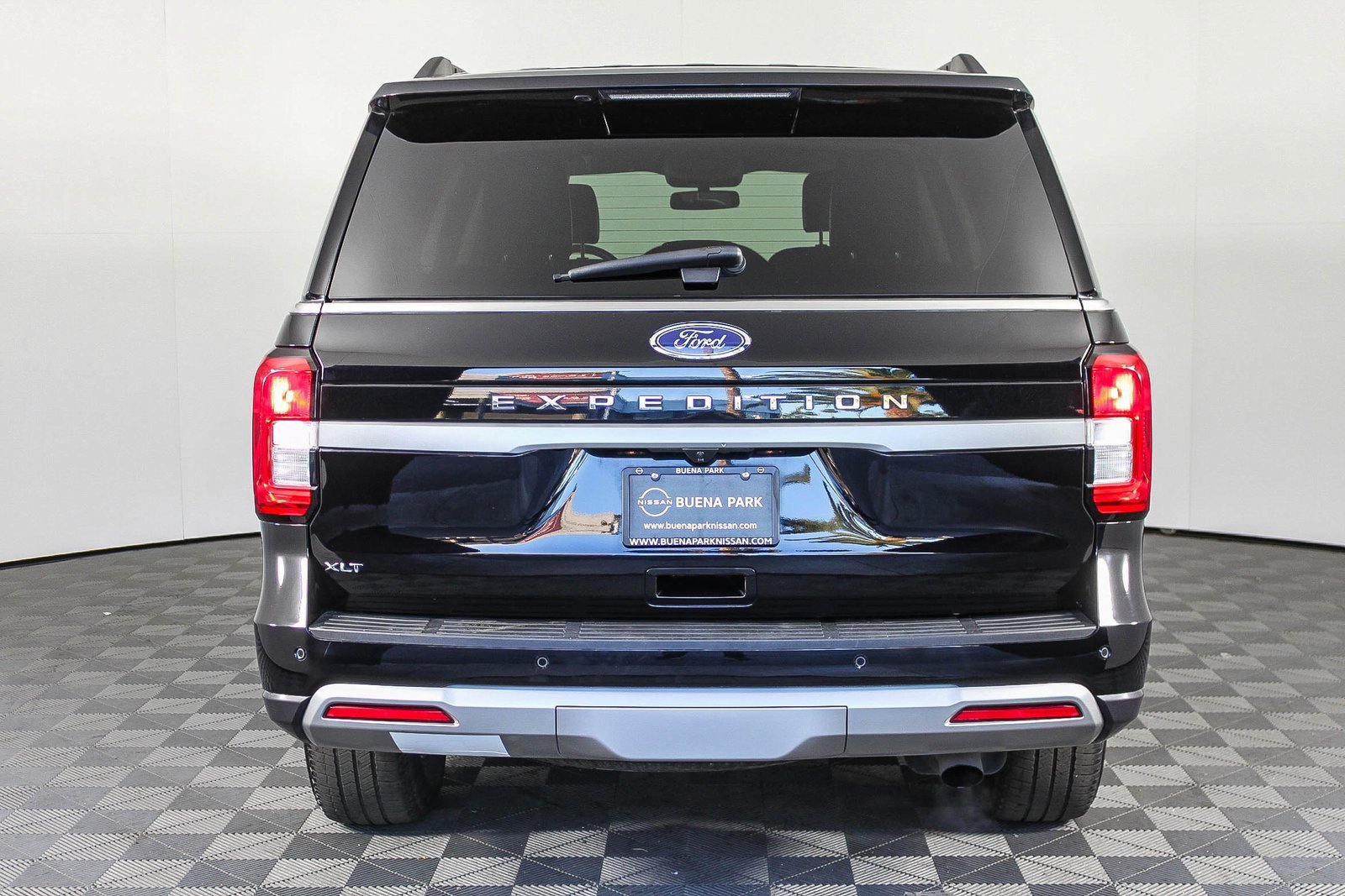 Used 2024 Ford Expedition XLT image 5