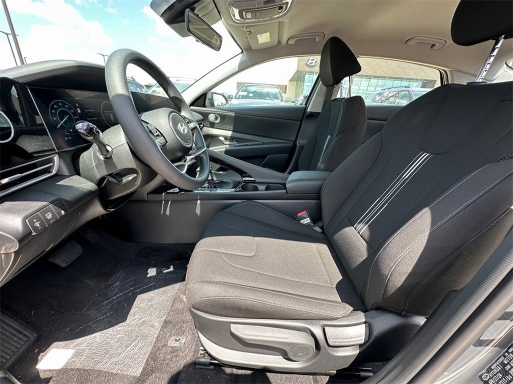 Used 2024 Hyundai Elantra Blue image 16