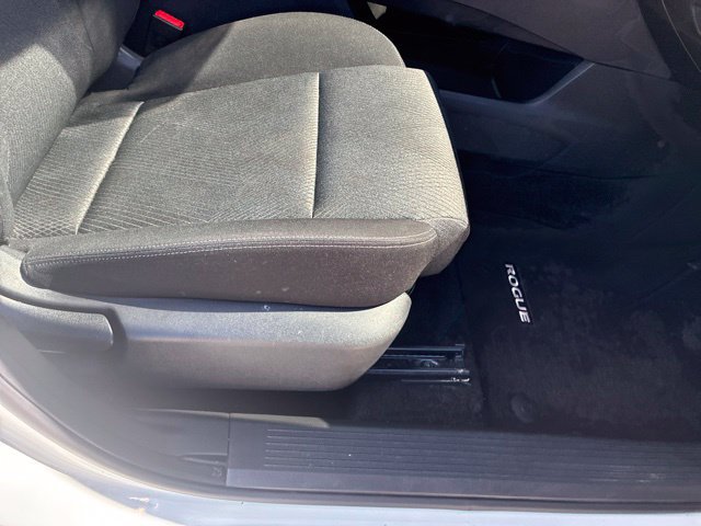 Used 2024 Nissan Rogue SV FWD image 11
