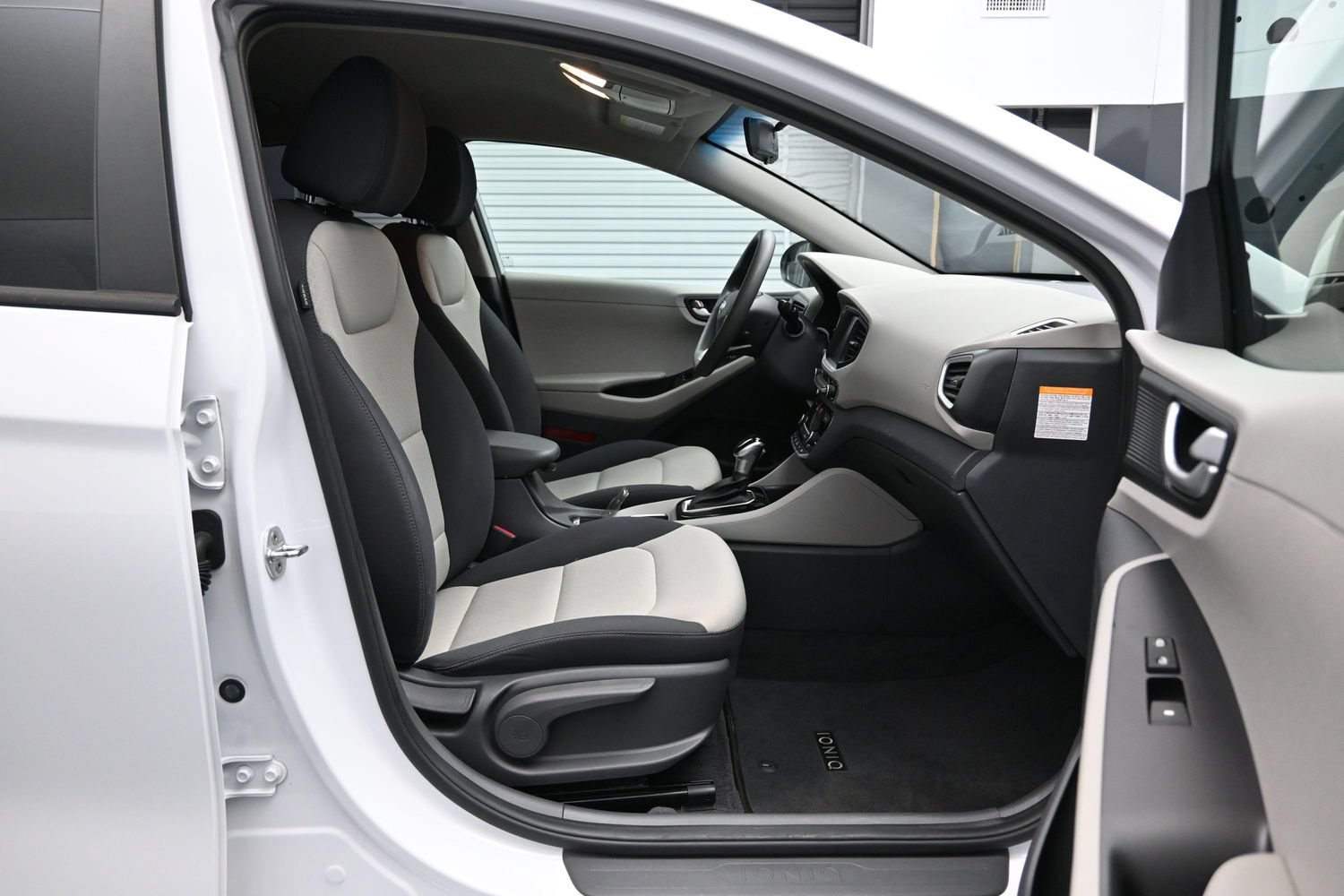 Used 2018 Hyundai Ioniq Blue FWD image 13