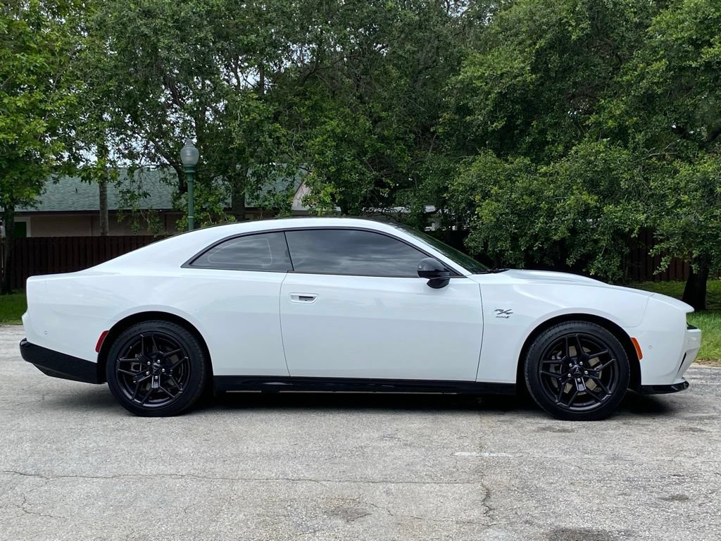 Used 2024 Dodge Charger Daytona R/T w/ Plus Group AWD/4WD image 8
