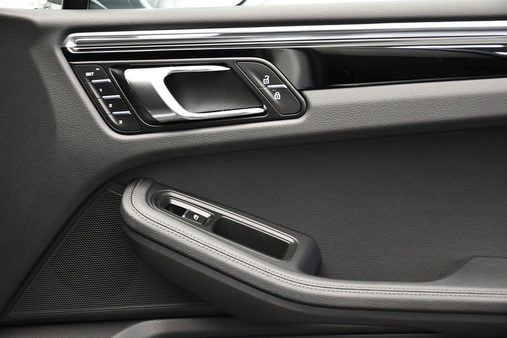 Certified 2026 Porsche Macan image 47