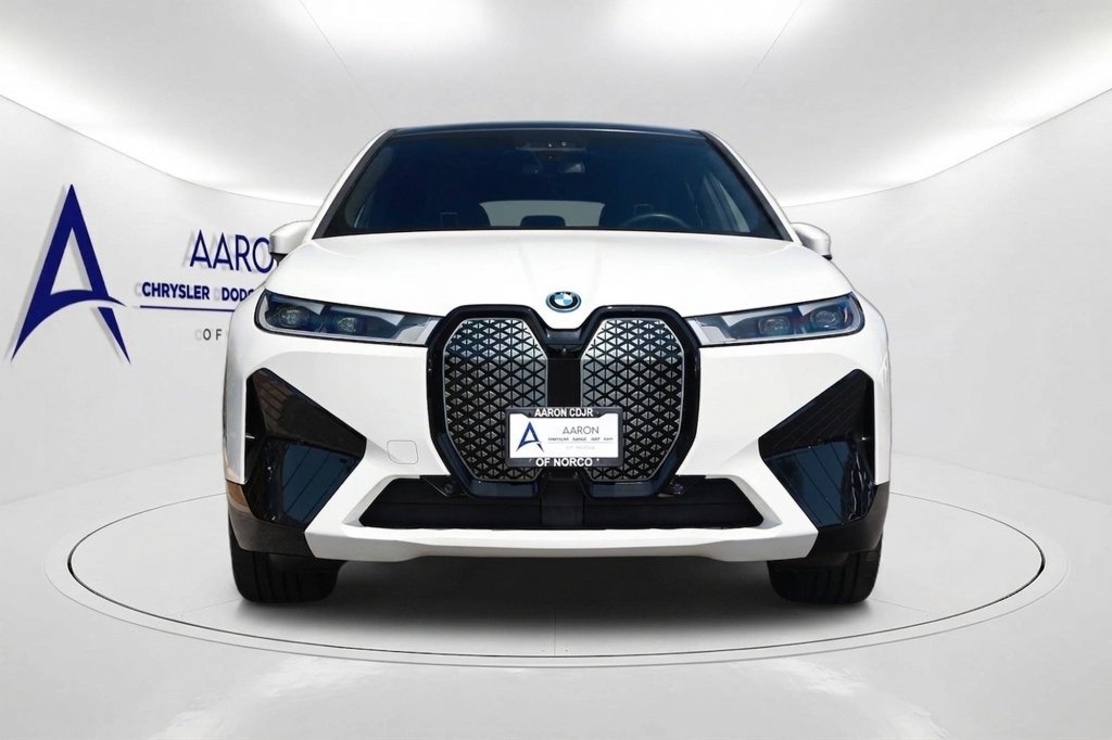 Used 2025 BMW iX xDrive50 AWD/4WD image 4