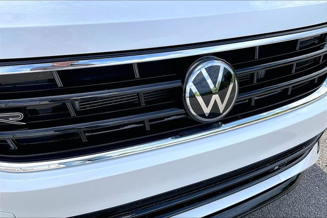 Used 2024 Volkswagen Tiguan SE R-Line AWD/4WD image 28
