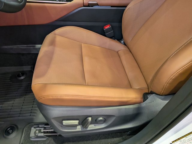 New 2026 Toyota Crown Signia Limited image 4