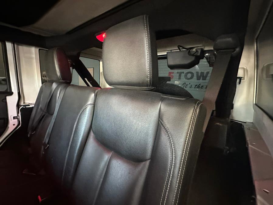 Used 2015 Jeep Wrangler Unlimited Rubicon AWD/4WD image 25