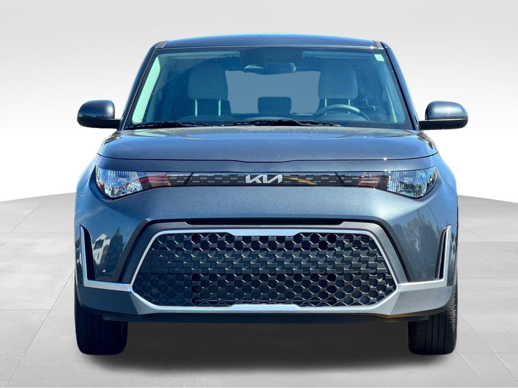 Used 2025 Kia Soul LX w/ LX Technology Package FWD image 2