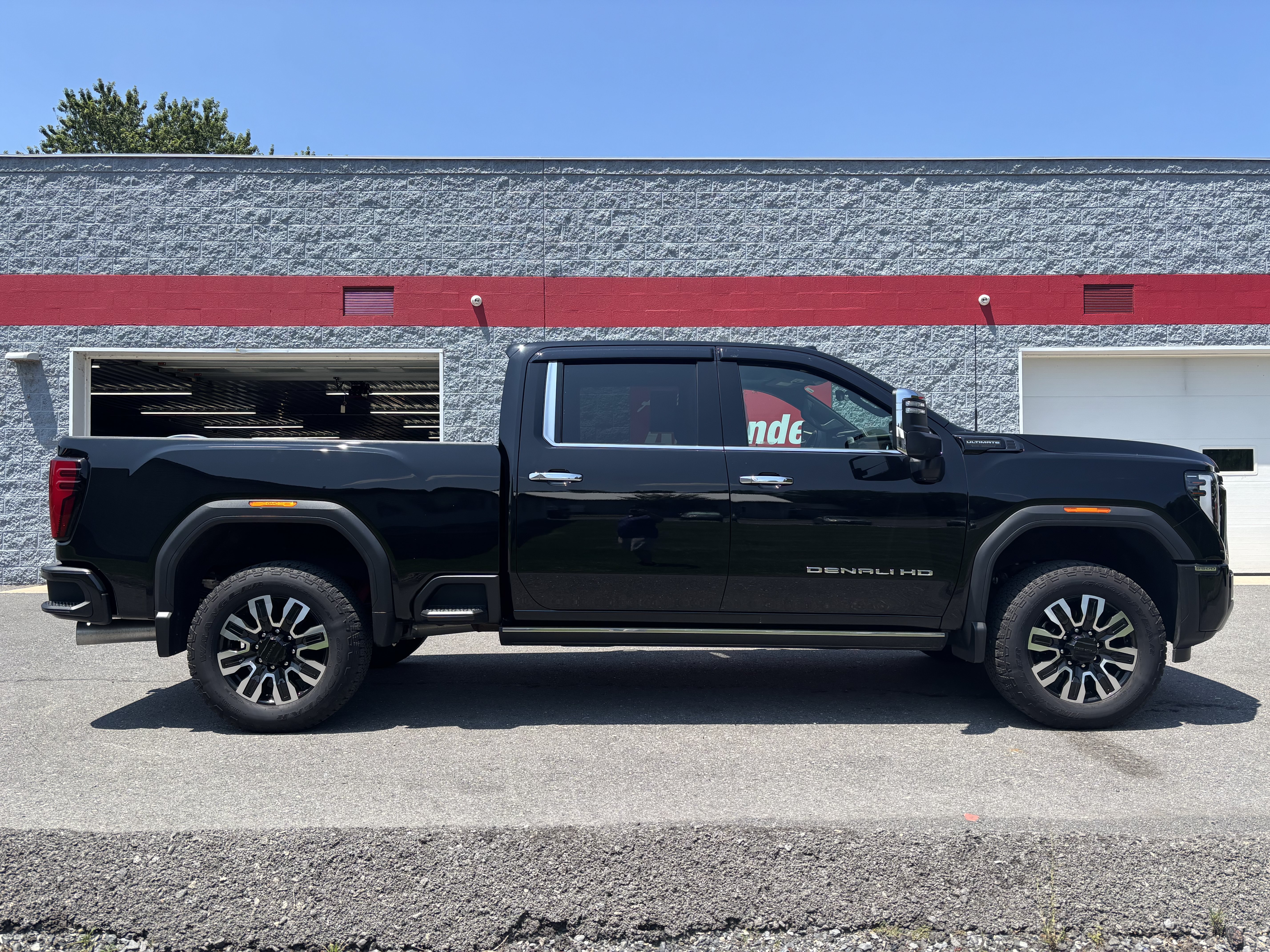 Used 2025 GMC Sierra 3500 Denali Ultimate w/ LPO, GMC Protection Package AWD/4WD video 2
