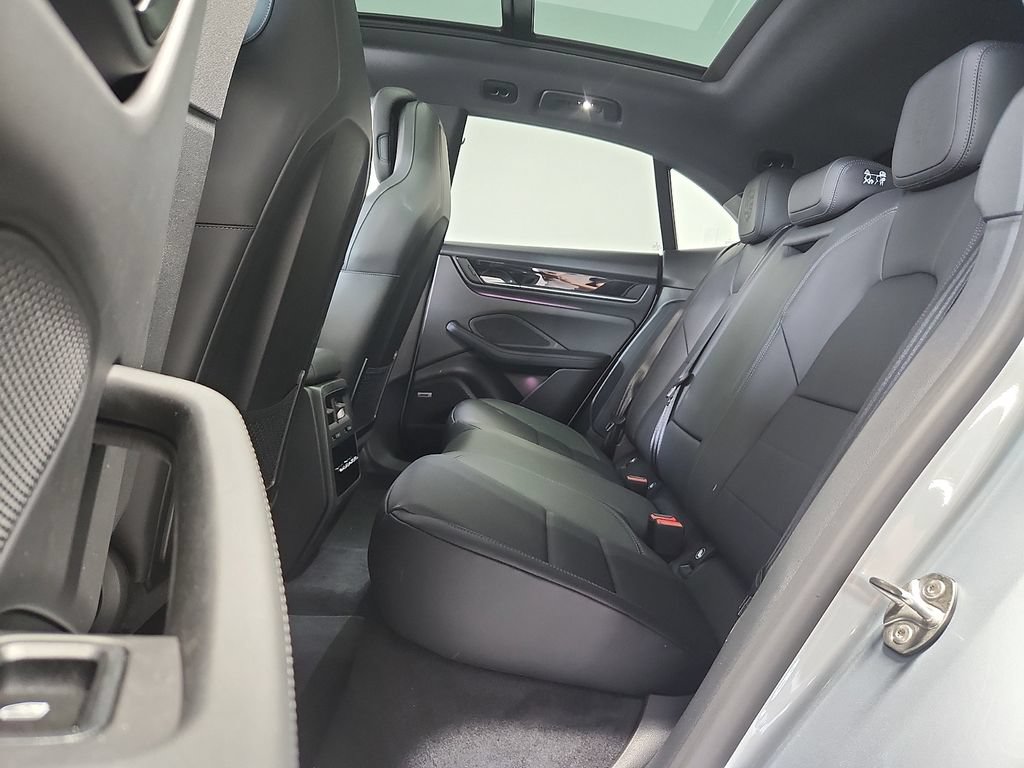 New 2026 Porsche Macan 4 Electric AWD/4WD image 11