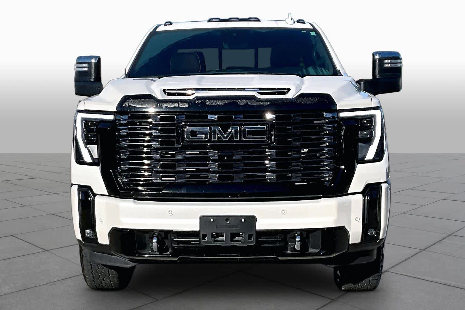 Used 2025 GMC Sierra 2500 Denali Ultimate w/ Max Trailering Package AWD/4WD image 3