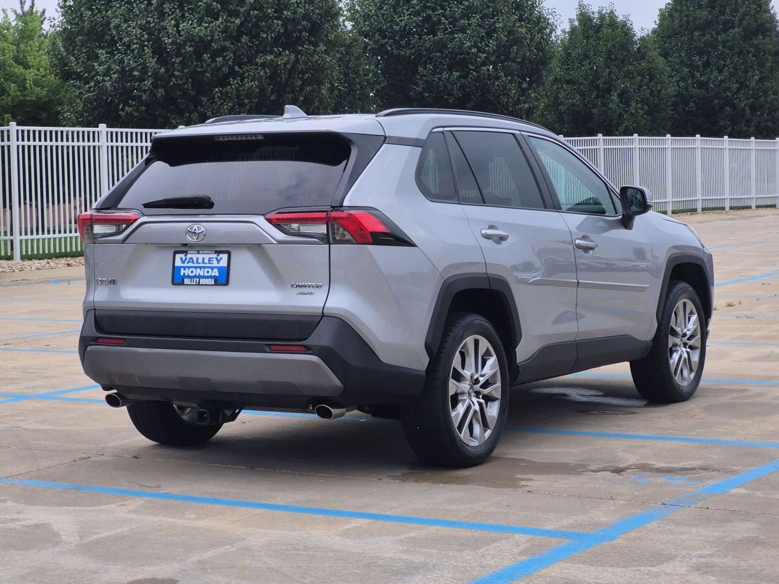 Used 2019 Toyota RAV4 Limited w/ Cold Weather Package AWD/4WD image 6