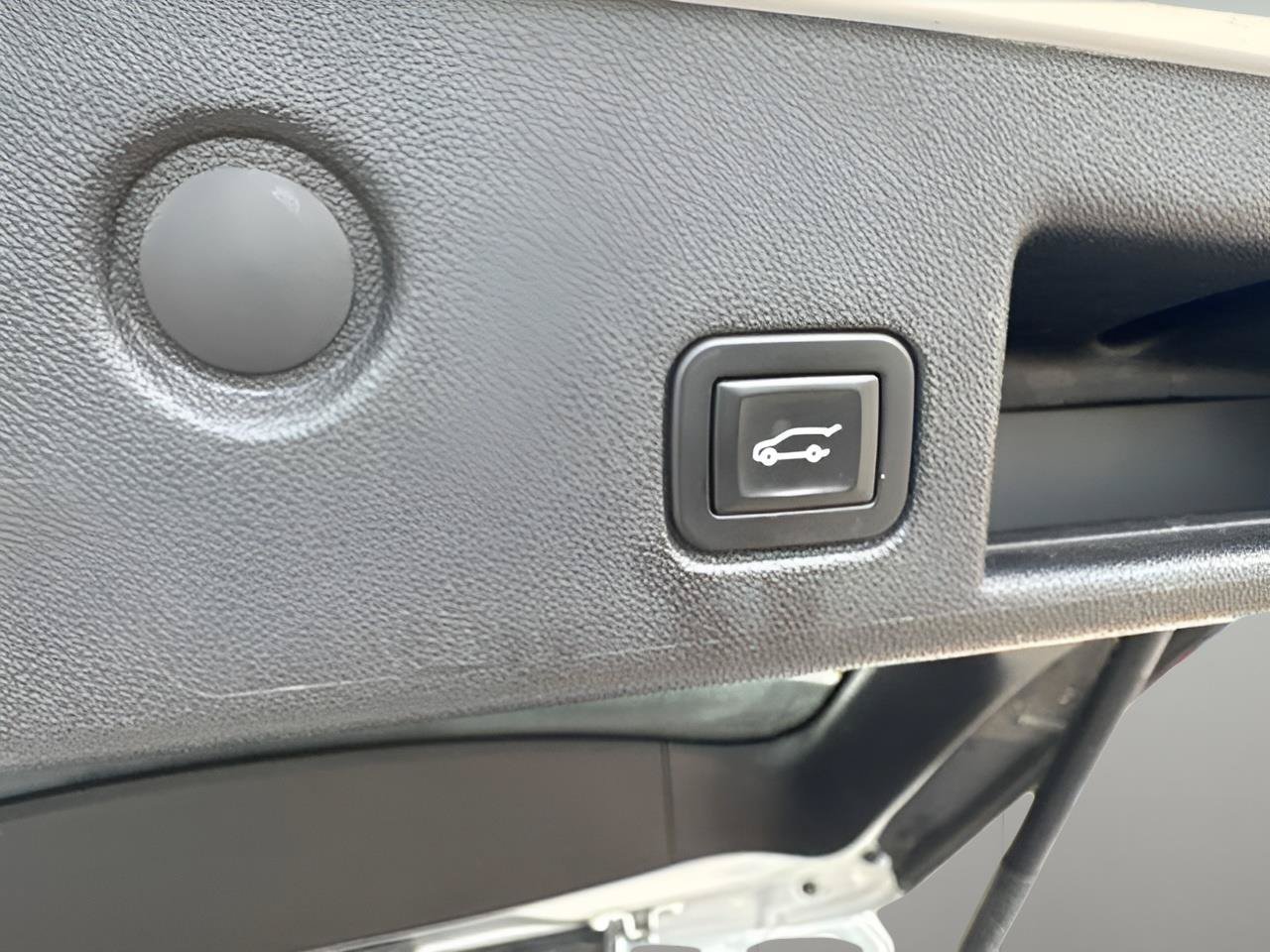 Used 2019 Chevrolet Equinox LT FWD image 8