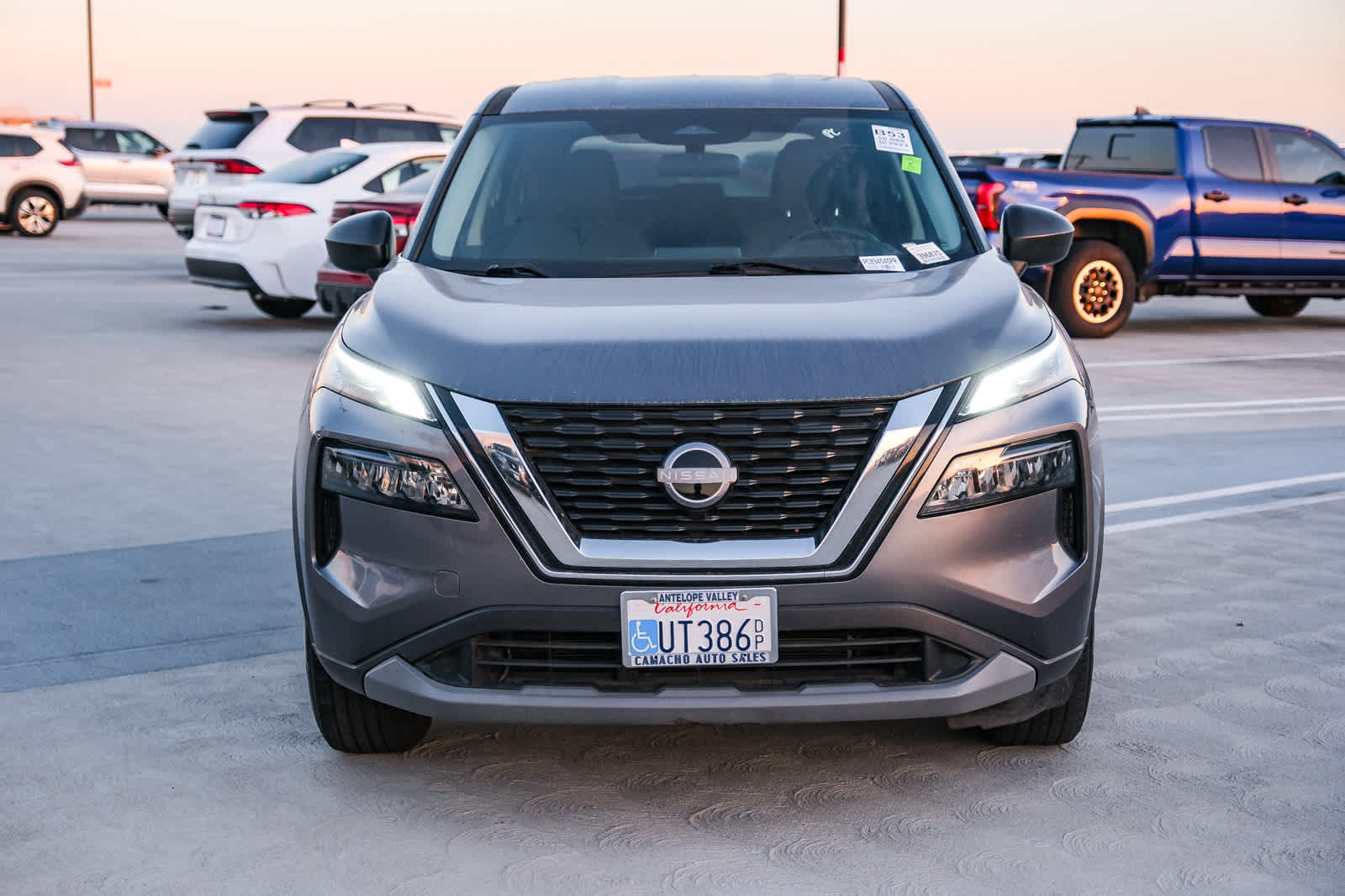 Used 2023 Nissan Rogue S FWD image 2