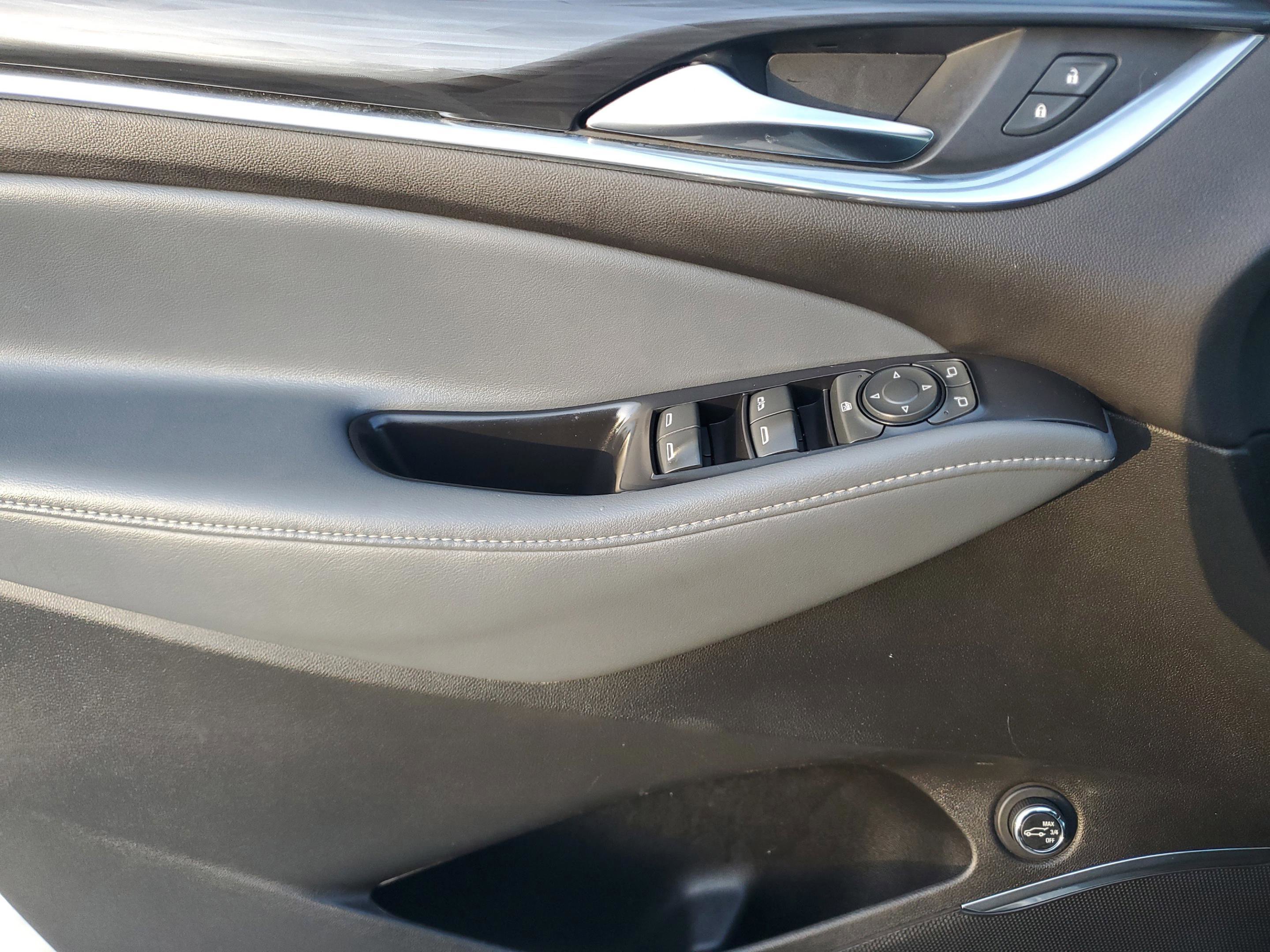 Used 2022 Buick Enclave Essence w/ Sport Touring Edition image 17