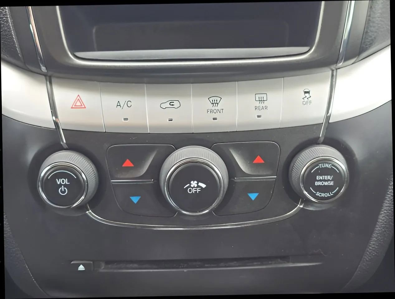 Used 2018 Dodge Journey SE image 27