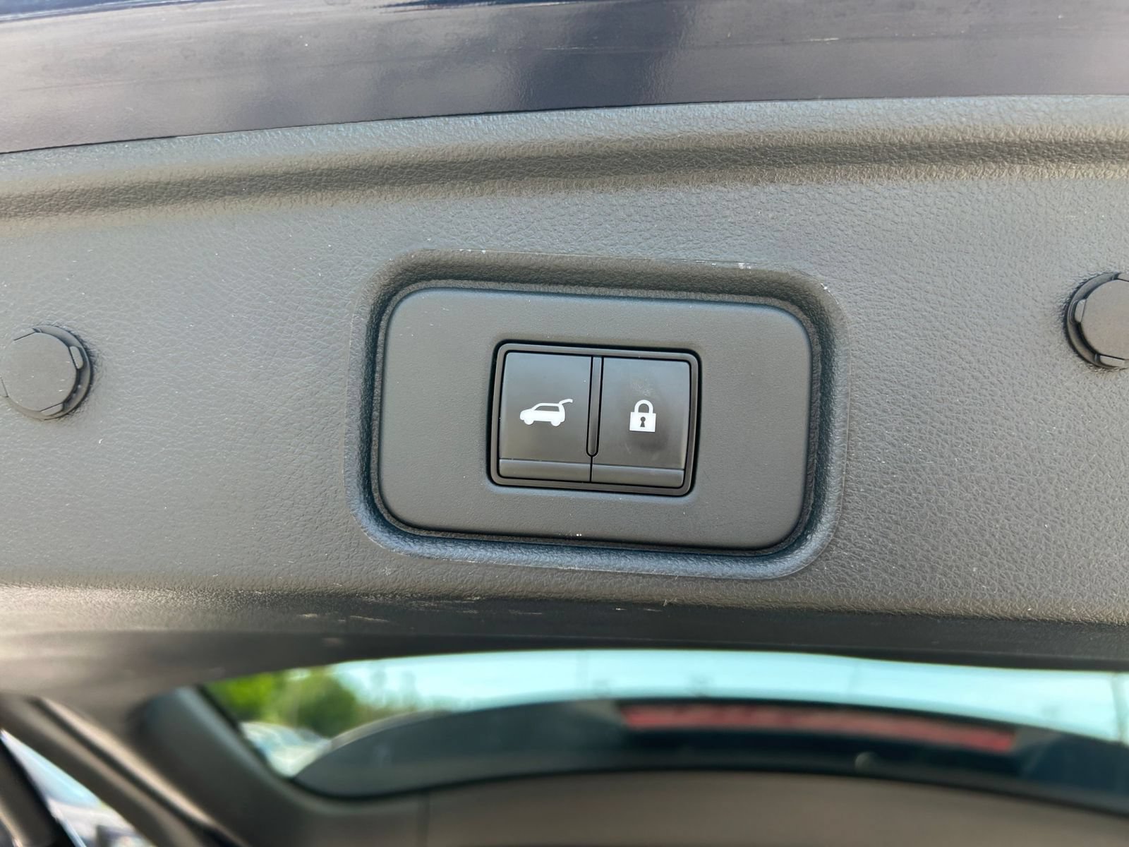 Used 2025 Nissan Pathfinder SV FWD image 19