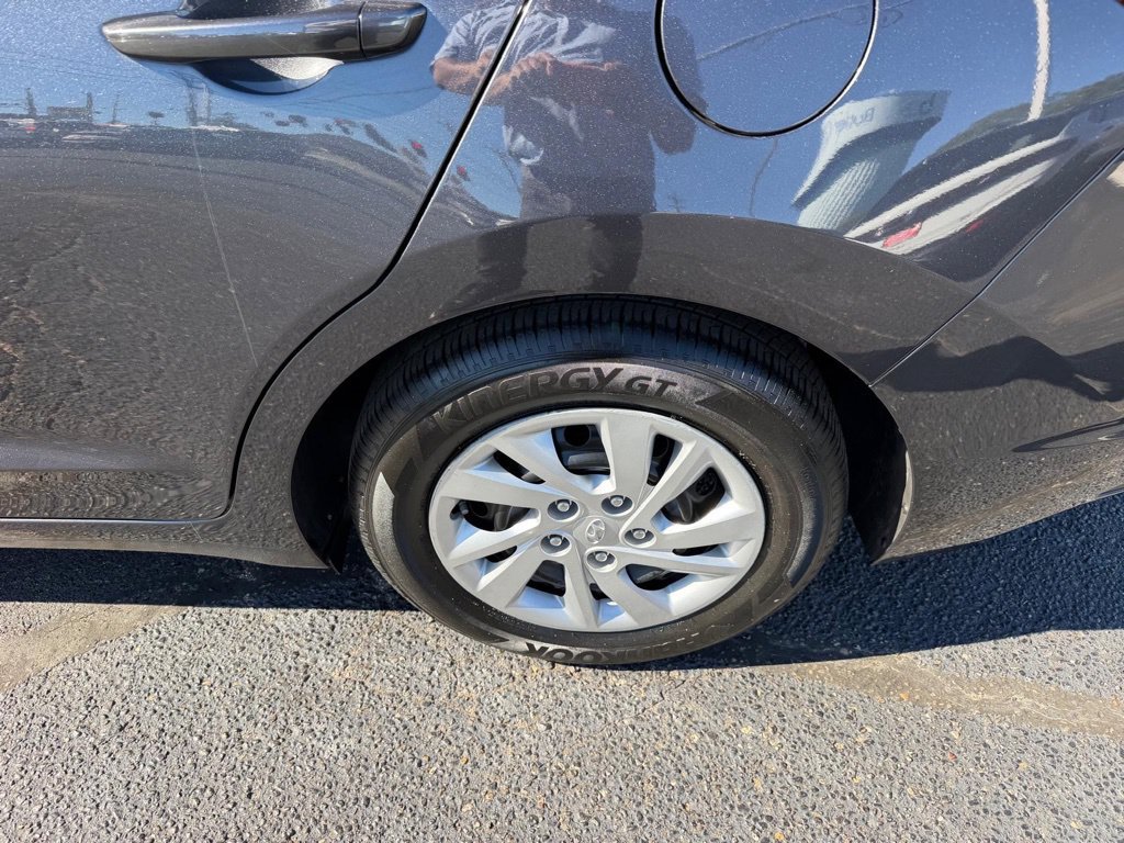 Used 2020 Hyundai Elantra SE FWD image 9
