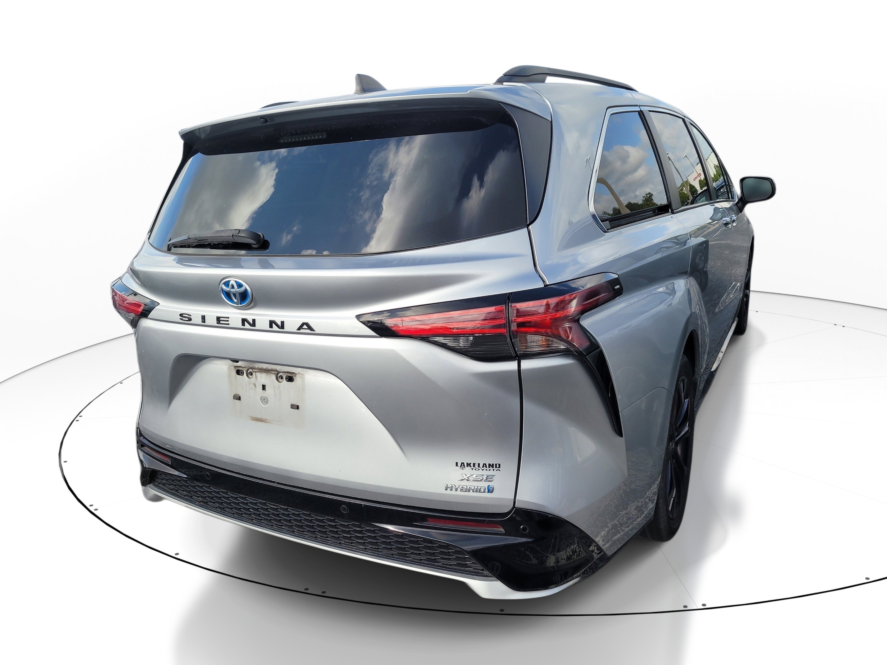 Used 2022 Toyota Sienna XSE FWD image 7