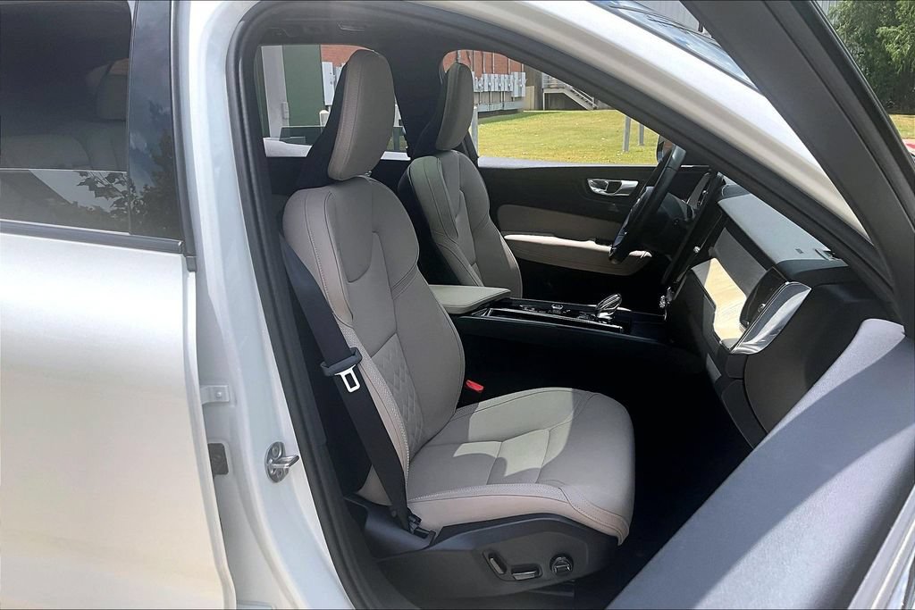 Certified 2026 Volvo XC60 B5 Plus AWD/4WD image 10