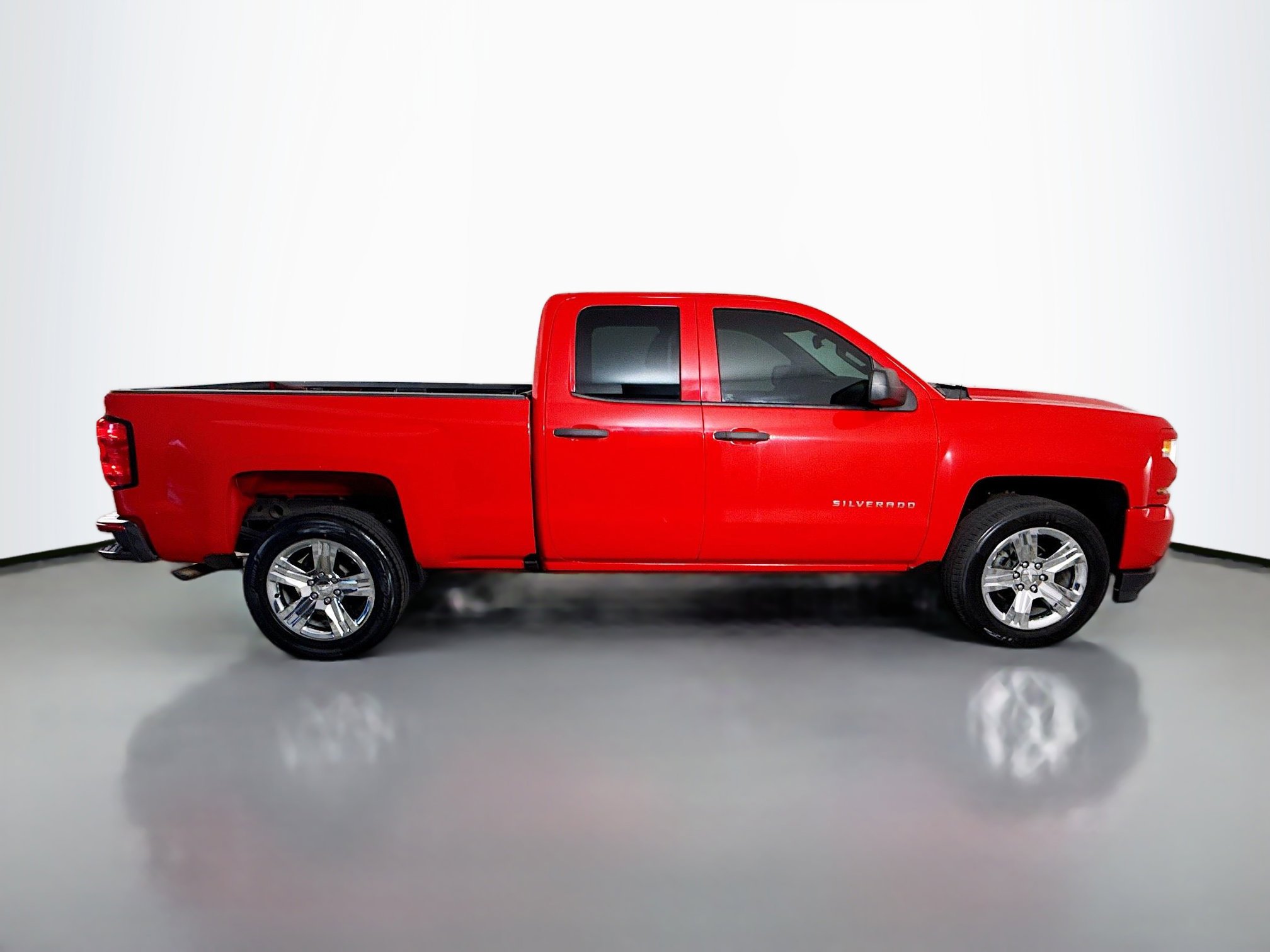 Used 2018 Chevrolet Silverado 1500 Custom w/ Custom Value Package image 11