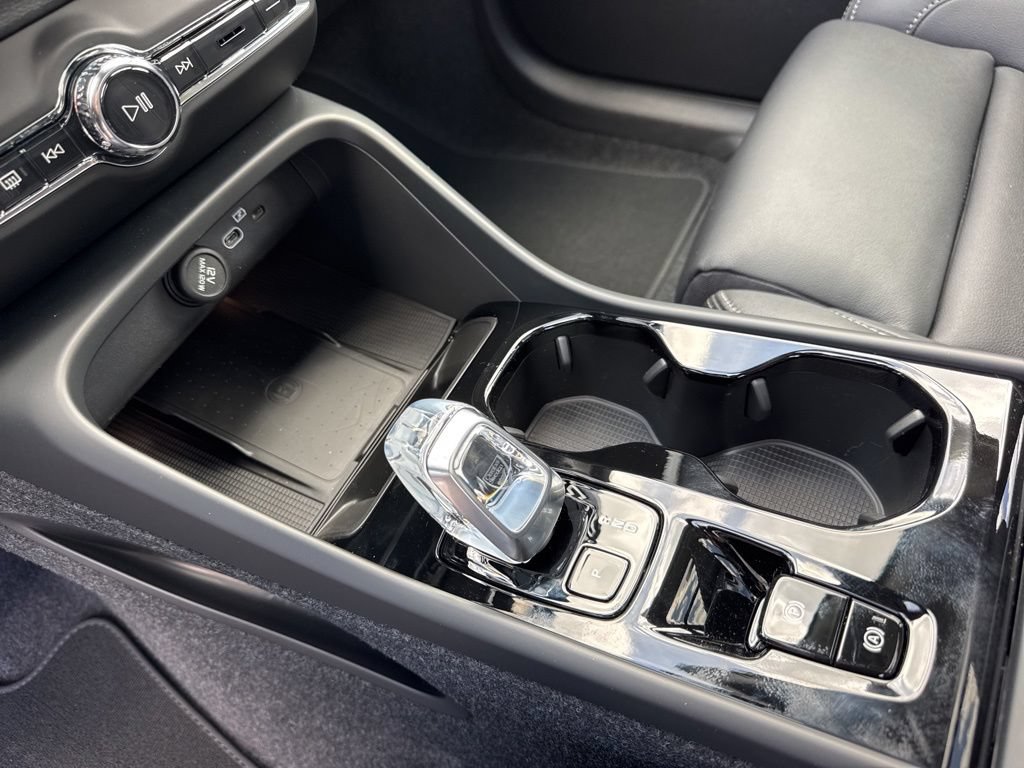 New 2026 Volvo XC40 B5 Plus w/ Climate Package AWD/4WD image 13