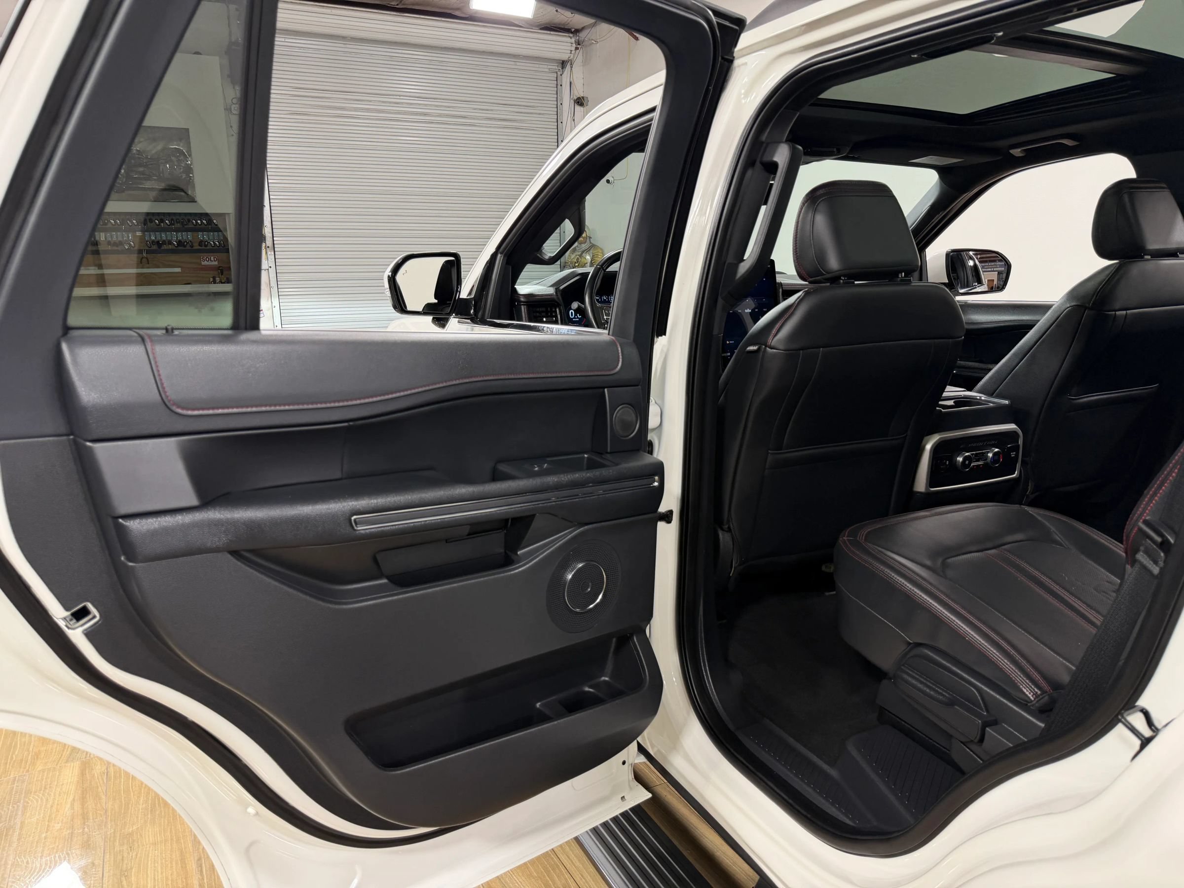 Used 2023 Ford Expedition Limited RWD image 14